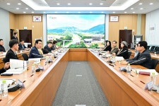 백영현 포천시장, 신북면 삼정2리 경로당 개관 축하 | 위키트리 백영현 포천시장, 신북면 삼정2리 경로당 개관 축하