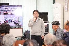 주광덕 남양주시장, 스마트경로당 운영 현장 점검 | 위키트리 주광덕 남양주시장, 스마트경로당 운영 현장 점검