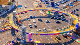 단순한 육교인 줄 알았는데… 94억 투입해 춘천에 탄생한 역대급 랜드마크 | 위키트리 단순한 육교인 줄 알았는데… 94억 투입해 춘천에... 