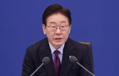 “욕도 여기서 해주세요” 숨겼던 영상 다시 공개하고 아임뚜렛이 남긴 말 | 위키트리 “욕도 여기서 해주세요” 숨겼던 영상 다시 공개하고... 