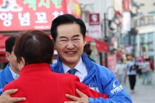 “의정부시는 꽃길만 걷습니다” 안병용 시장 | 위키트리 “의정부시는 꽃길만 걷습니다” 안병용 시장
