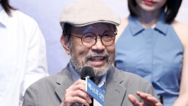 '88세' 신구와 '33세' 박소담 다정한 볼 뽀뽀…나이 초월한 각별한 사이 인증 | 위키트리 '88세' 신구와 '33세' 박소담 다정한 볼 뽀뽀…나이... 