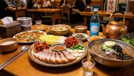 쌀쌀한 날씨에 즐기기 좋은 얼큰한 맛의 대명사, 등촌칼국수 | 위키트리 쌀쌀한 날씨에 즐기기 좋은 얼큰한 맛의 대명사, 등촌칼국수