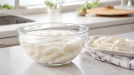 떡볶이에 냉장고 속 이것 한 스푼 넣었더니…분식집 사장님도 감칠맛에 감탄합니다 | 위키트리 떡볶이에 냉장고 속 이것 한 스푼 넣었더니... 