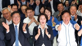 “큰일이네” 경기도 하천 불법 음식점에 불어닥친 청천벽력 소식 | 위키트리 “큰일이네” 경기도 하천 불법 음식점에 불어닥친 청천벽력 소식