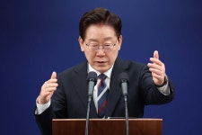 “원래 민주당은…” 가짜 우클릭 공세 쏟아지자 이재명이 작심하고 밝힌 말 | 위키트리 “원래 민주당은…” 가짜 우클릭 공세 쏟아지자... 