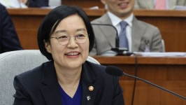 이 대통령, 한성숙 총리 임명안 재가…20년 만의 여성 총리 | 위키트리 이 대통령, 한성숙 총리 임명안 재가…20년 만의 여성 총리