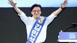 정청래 역전한 김민석 “바람 불기 시작했다”… 누적 득표율 1위 | 위키트리 정청래 역전한 김민석 “바람 불기 시작했다”… 누적 득표율 1위