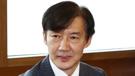 ‘우린 그런 주장 안 했다’ 반박했는데…청와대가 찾아낸 조국의 과거 발언 | 위키트리 ‘우린 그런 주장 안 했다’ 반박했는데…청와대가... 