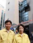 부천 화재 현장 찾은 추미애, '소방 재정 빨대' 질문하자 인상 찡그리더니 꺼낸 말 | 위키트리 부천 화재 현장 찾은 추미애, '소방 재정 빨대... 