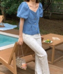 제이플로우 코넛 데님 스퀘에넥 골드버튼 퍼프 블라우스