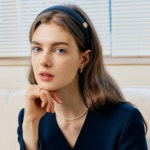 룩캐스트 블랙 새틴 볼륨 헤어밴드 / BLACK SATIN VOLUME HAIRBAND