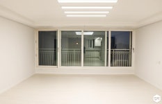 인테리어가 쉬워지는 방법, 집닥 화이트 모던과 욕실 포인트로 도시적인 감각의 아파트 인테리어