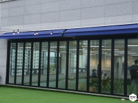 인테리어가 쉬워지는 방법, 집닥 루프탑의 장점을 최대한 살려낸 애견카페 인테리어