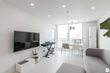 인테리어가 쉬워지는 방법, 집닥 반려동물과 함께하는 화이트 인테리어 · 강서구 마곡 중앙하이츠 22평