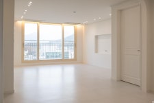 인테리어가 쉬워지는 방법, 집닥 화이트는 조금 지겨울 때, 우드를 섞어보면 집이 더 화사해 보이는 마법이 일어납니다.