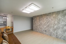 인테리어가 쉬워지는 방법, 집닥 무채색 인테리어로 시크하고 세련된 30평대 아파트 