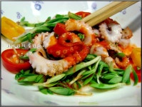 춘곤증을 이기자 !! 돗나물주꾸미샐러드 - 10만개의 레시피, 메뉴판키친 요리판