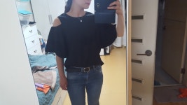 무난한거 같지만 결코 무난하지않고요 청바지에 코디해도 너무 예뻐요... 시크라인 무난한거 같지만 결코 무난하지않고요 청바지에 코디해도 너무...