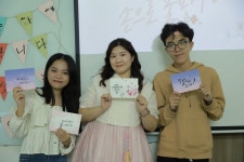 활동 - 하노이 2 세종학당과 문화원 세종학당 학생들을 대상으로 한글 캘리그라피 체험 프로그램 | Kocis 하노이 2 세종학당과 문화원... 