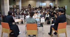 활동 - <씬의 설계: 미술감독이 디자인한 영화 속 세계> 전시 연계 감독과의 대화 행사 개최 | Kocis <씬의 설계: 미술감독이 디자인한 영화 속... 