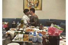 어제 룸에서 키스하는 사진 올려도됨? - 자유게시판 - 코인판