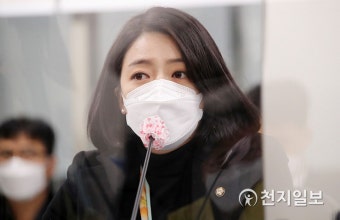 고민정 vs 배현진 마스크버전 누가더 이쁜가요? - 자유게시판 - 코인판