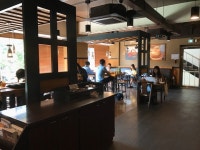 STARBUCKS COFFEE 弘大サムゴリ店｜弘大(ソウル)のグルメ・レストラン｜韓国旅行「コネスト」 STARBUCKS COFFEE 弘大サムゴリ店｜弘大...
