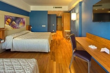 Resort on board on Catamaran \Miragua\ - in Catania (Duomo/Ex Dogana/Pescheria), 카타니아 (2025-03-12~2025-03-13, 1박, 2인)