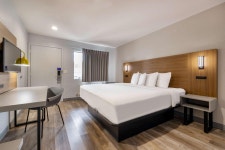 NEW & Clean-1 King bed/ Full bath/ Chef Kitchen / Executive Suite Self Check In, Floral Park (2024-12-08~2024-12-09, 1박, 2인)... 
