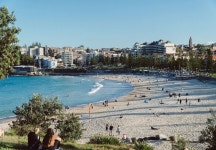 시드니 호텔 해변 근처 바비큐 파티오가 있는 스타일리시한 2베드룸 아파트먼트 - 스카이스캐너