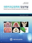 짧은 전치부 치근을 가진 골격성 및 치성 II급 1류 부정교합 환자의... 짧은 전치부 치근을 가진 골격성 및 치성 II급 1류 부정교합 환자의 비발치... 