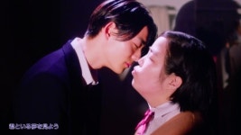 まさかのキスシーンも？　女子高生役のゆりやん、超イケメン同級生・竜星涼が“胸キュン”演技を披露 | ORICON NEWS... 