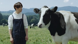 嵐・相葉雅紀、新CMの相方は牛？　漫才風の掛け合いに「セリフのテンポがモーレツ早くて…」 | ORICON NEWS 嵐・相葉雅紀、... 