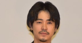 成田凌、前田敦子との待遇の違いにボヤキ「精神的な過酷さも…」　極寒撮影で明暗 | ORICON NEWS 成田凌、前田敦子との待遇の違いにボヤキ... 