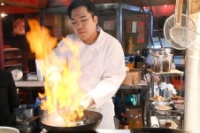 Yes!アキト、特殊詐欺組織“幻獣”アジトの料理人に　『潜入兄妹』出演「主に激しい炎をあげる役割」 | ORICON NEWS Yes!アキト、... 