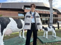 宮野真守、日本列島ダーツの旅初挑戦で北海道へ　生まれたばかりの仔牛にメロメロ | ORICON NEWS 宮野真守、... 