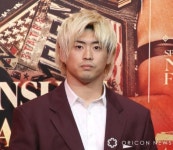 清宮海斗、OZAWAの暴露に激怒　投げ飛ばして会見終了 | ORICON NEWS 清宮海斗、OZAWAの暴露に激怒　投げ飛ばして会見終了 