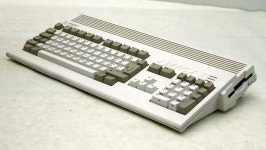 A1200 Amiga 리메이크 풀사이즈가 전시되어 발견되었습니다. A1200 Mini에는 30년이 걸린 The Settlers 2 포팅과 작동 > 뉴스/신제품... 