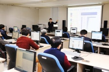 페이스북 및 SNS 특강(정보화 교육장) : (전체) 의정활동 > 현장활동사진 | 부산시의회