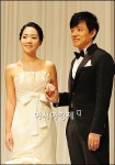 이범수·이윤진 커플, 야외결혼식 취소 실내로 이동 이범수·이윤진 커플, 야외결혼식 취소 실내로 이동 