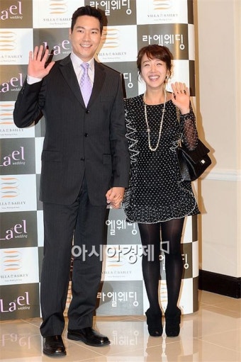 서민정, 남편 손 잡고 이수영 결혼식 참석 