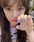 [#스타샷]이유비 기분전환이 필요해 네일아트 자랑하는 귀요미 - 아시아경제