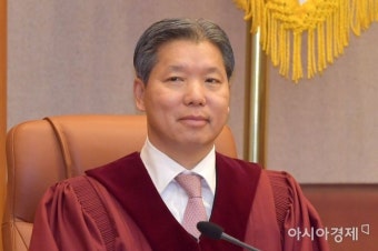'골프접대 의혹' 이영진 헌법재판관, 공수처에 진술서 - 아시아경제 '골프접대 의혹' 이영진 헌법재판관, 공수처에 진술서