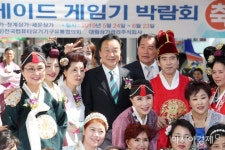 [포토]대림상가 찾은 손학규 - 아시아경제 [포토]대림상가 찾은 손학규