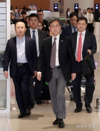 [포토] 김현종 국가안보실 2차장, 대미 설득외교 마치고 귀국 - 아시아경제