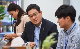 [포토]오신환 원내대표 기자간담회 - 아시아경제 [포토]오신환 원내대표 기자간담회
