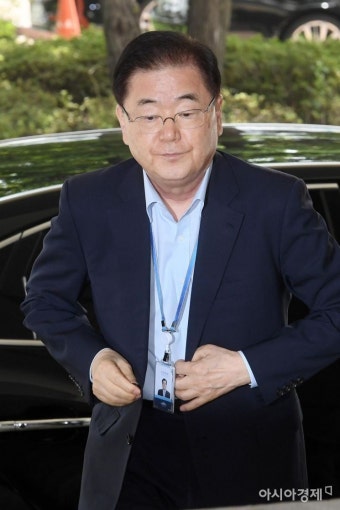 [포토] 청사 들어서는 정의용 안보실장 - 아시아경제 [포토] 청사 들어서는 정의용 안보실장