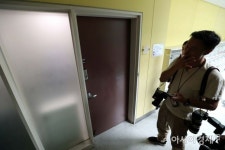 [포토]서울대 압수수색 종료 기다리는 취재진 - 아시아경제 [포토]서울대 압수수색 종료 기다리는 취재진  - 아시아경제