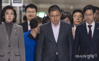 [포토] 고개 숙인 황교안 대표 - 아시아경제 [포토] 고개 숙인 황교안 대표